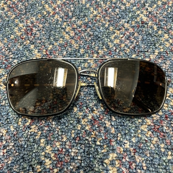 Preloved unisex Burberry Sunglasses w/case - Picture 2 of 13